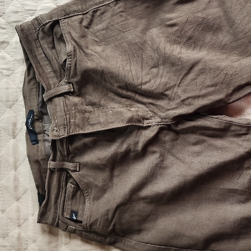 Kancan olive green skinny jeans, one small snag on leg side of pant.